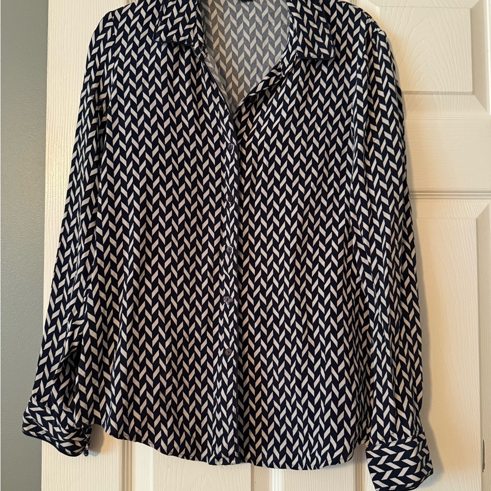 Theory 100% Silk Black and White Patterned Button Down Shirt